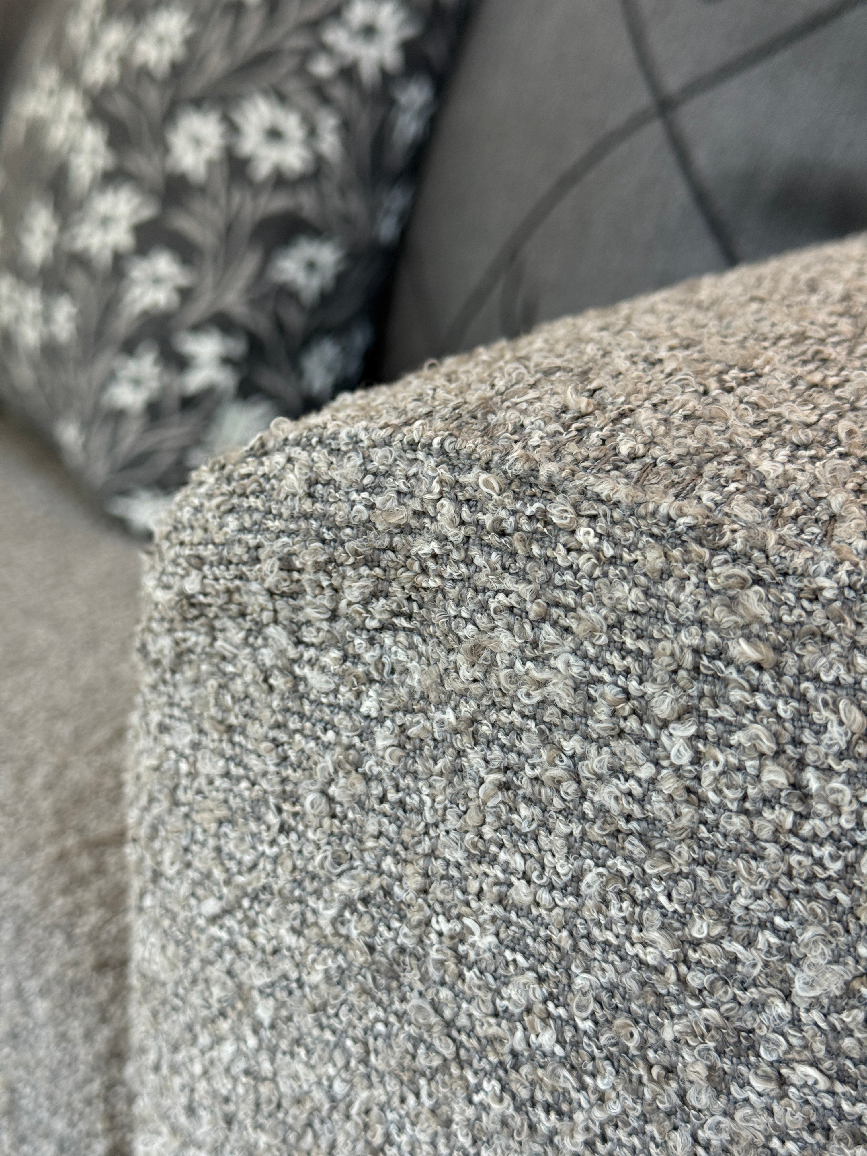 Divano Letto SPIKE 220x104 cm in Tessuto Bouclé Grigio – Materasso 160x197 cm, in PRONTA CONSEGNA - Gaidra HOME