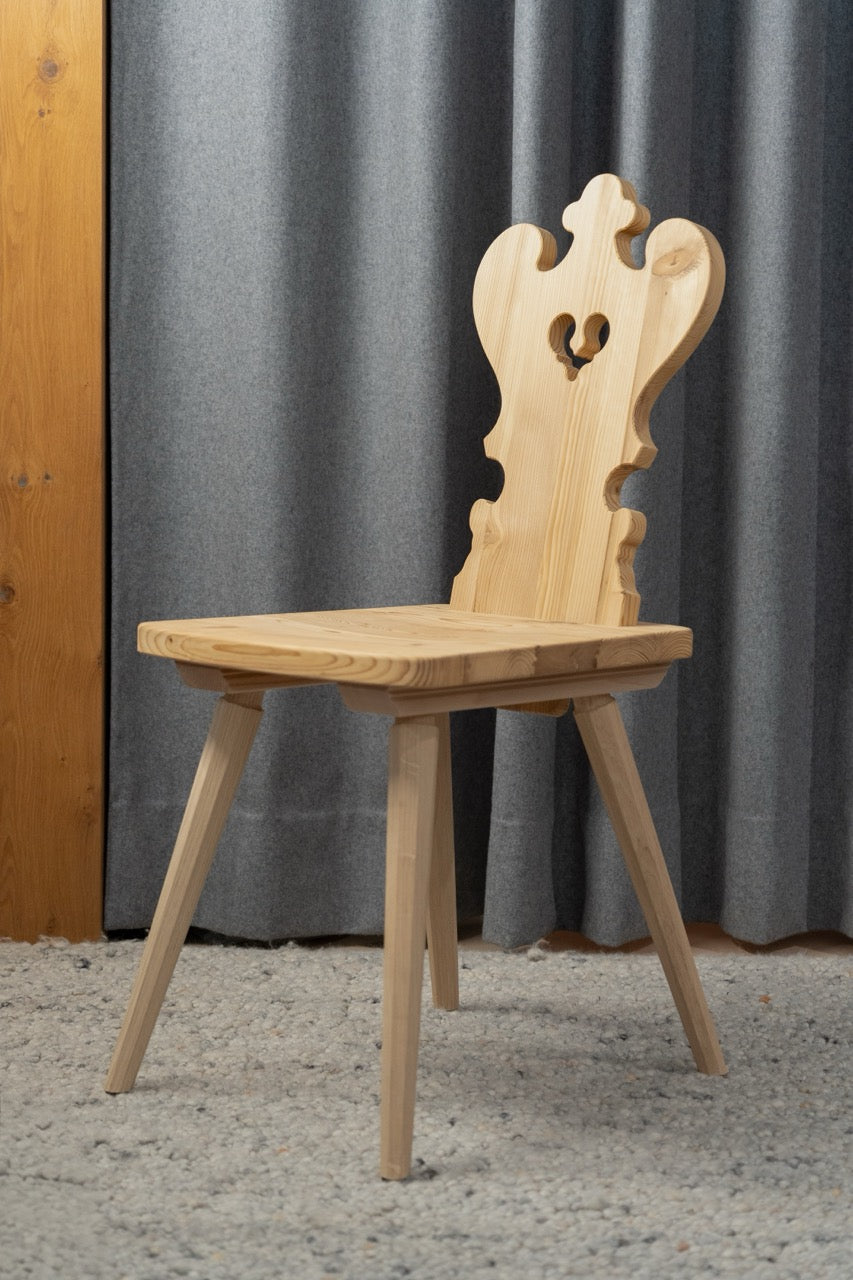 Sedia Tirolese con Cuore Stelvio in Legno Massello, Stile Chalet - Gaidra HOME