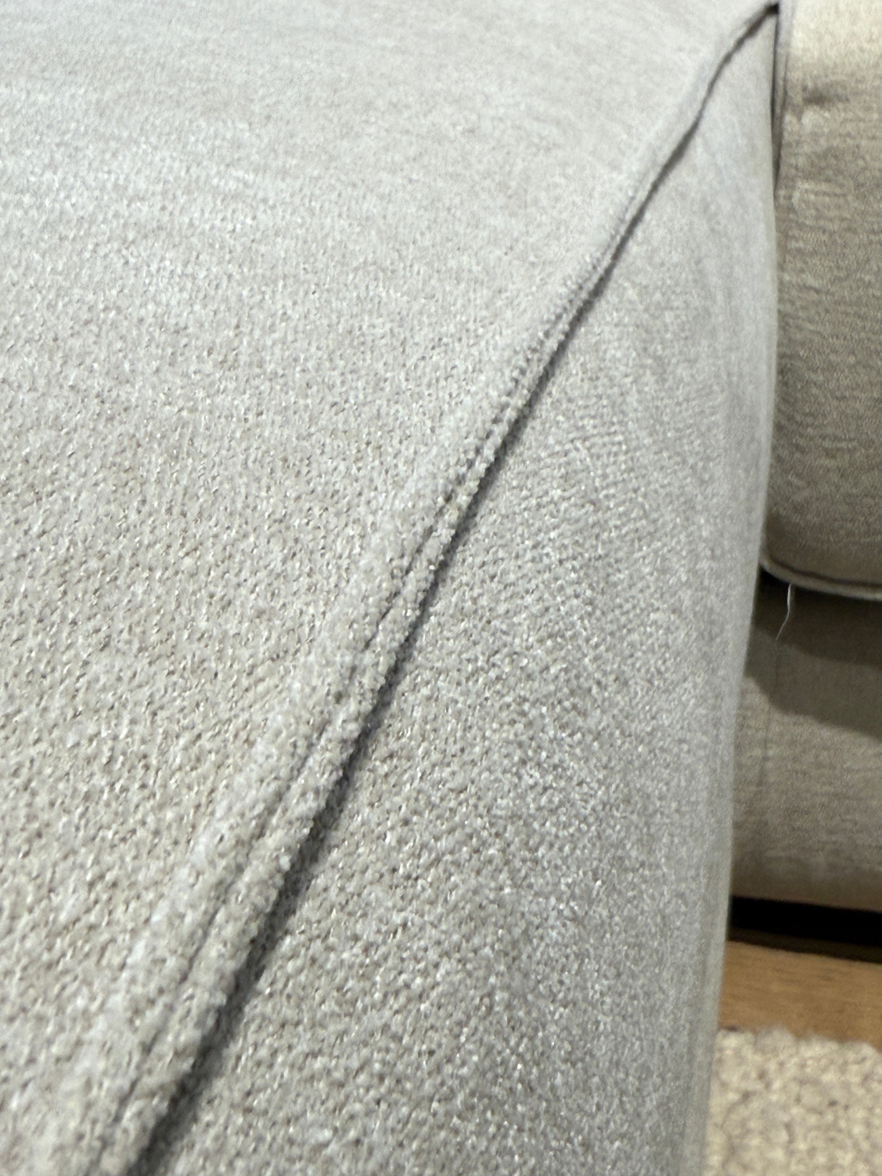 Divano WINSTON, Chaise Longue Maxi, Seduta Estraibile e Poggiatesta Regolabile, in PRONTA CONSEGNA - Gaidra HOME