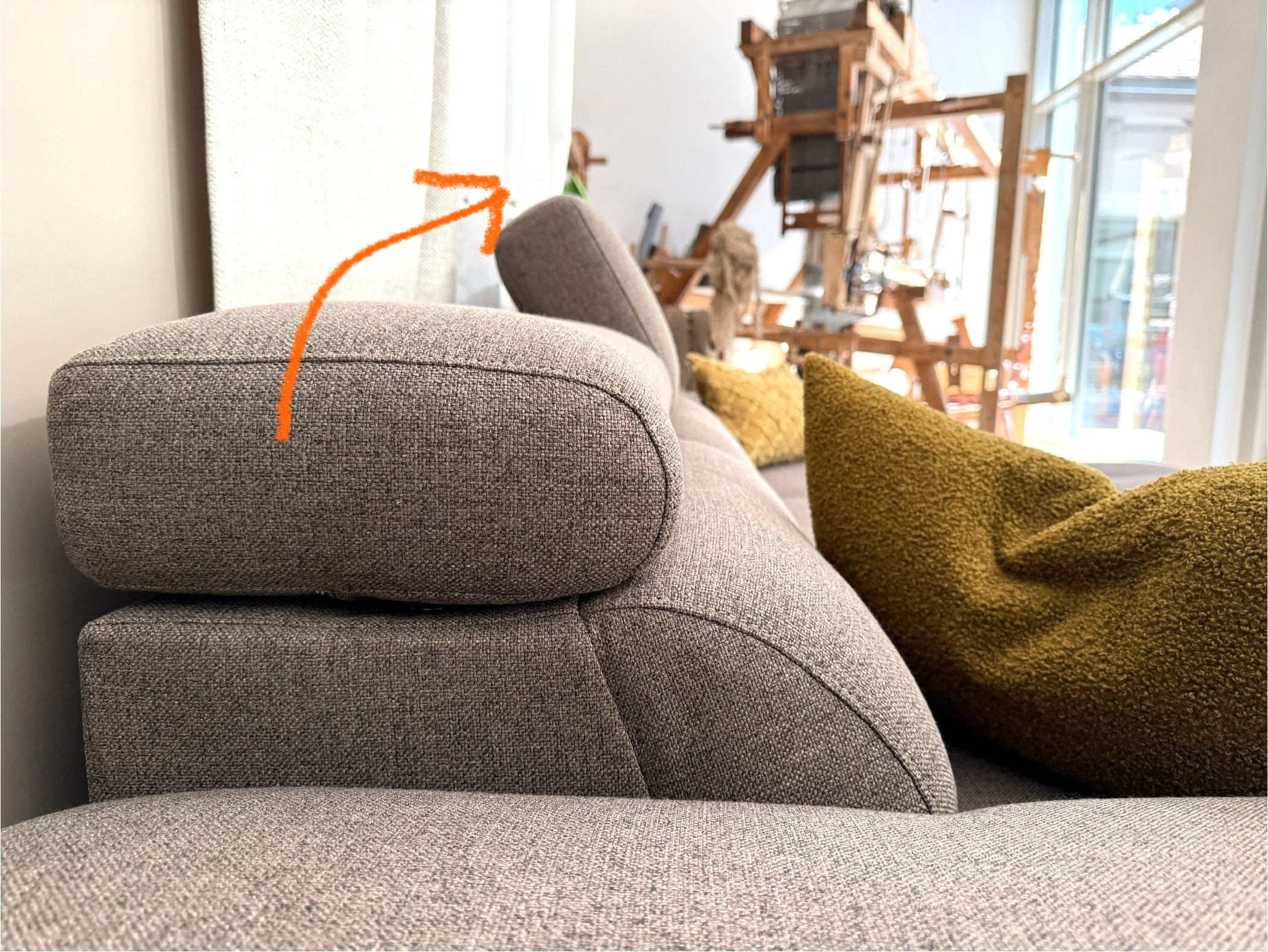 Divano Letto Angolare reversibile Moderno in Tessuto Tortora con Meccanismo Estraibile e Poggiatesta Regolabili - Gaidra HOME