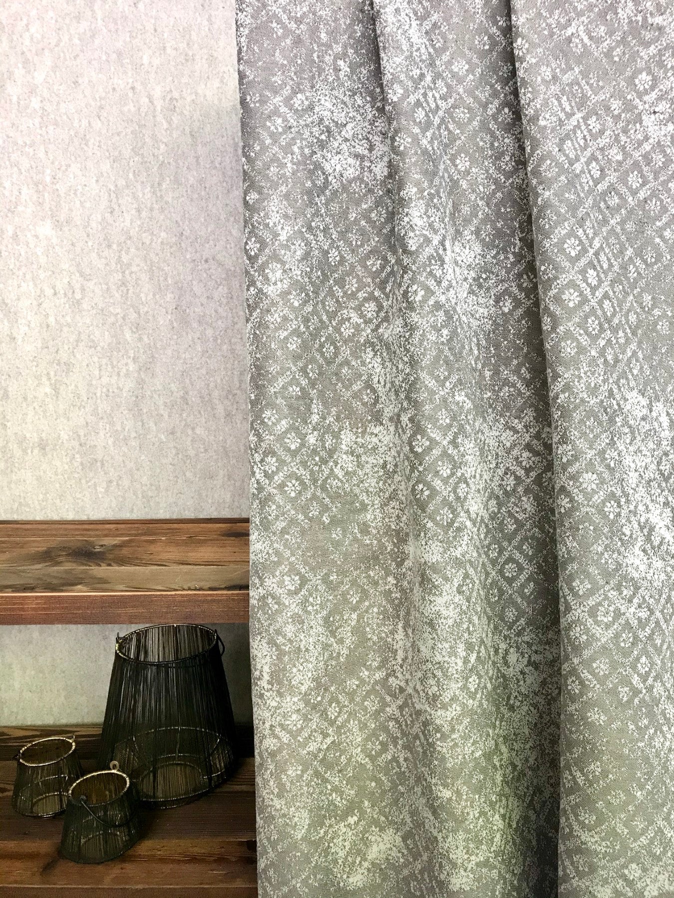 Coppia tende confezionate su misura, ornamentale vintage, stile montagna chalet, in misto lino, "graz washed" | stoffa a metraggio - Gaidra HOME