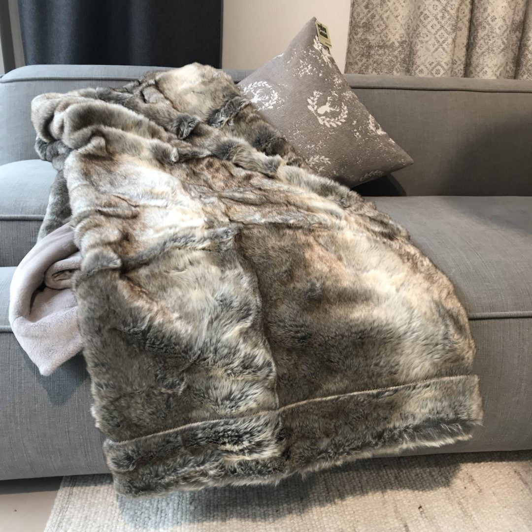 "Koala" Coperta in pelliccia tessuta 140 x 190, grigio marrone - Gaidra HOME