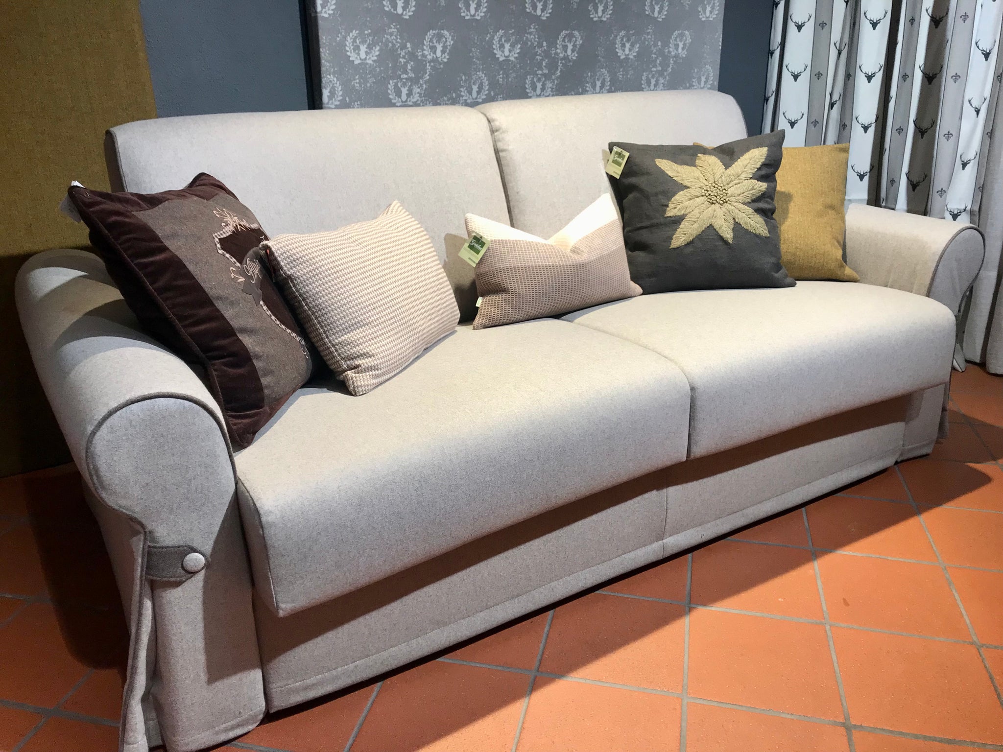 Divano letto in PRONTA CONSEGNA, stile montagna chalet alpino rustico,