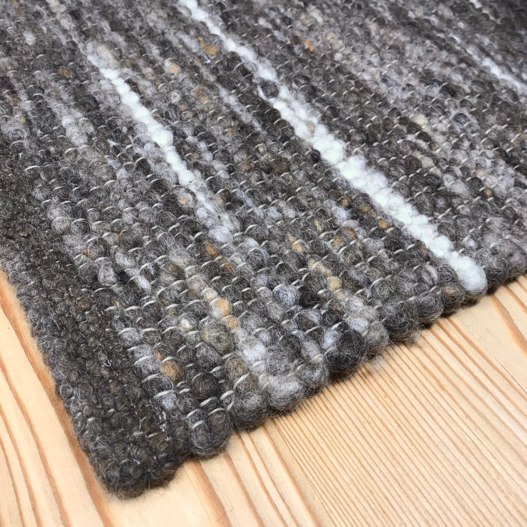 Tappeto in lana su misura, scendiletto e per soggiorno SCHLADMING, stile montagna chalet, colore marrone beige - Gaidra HOME