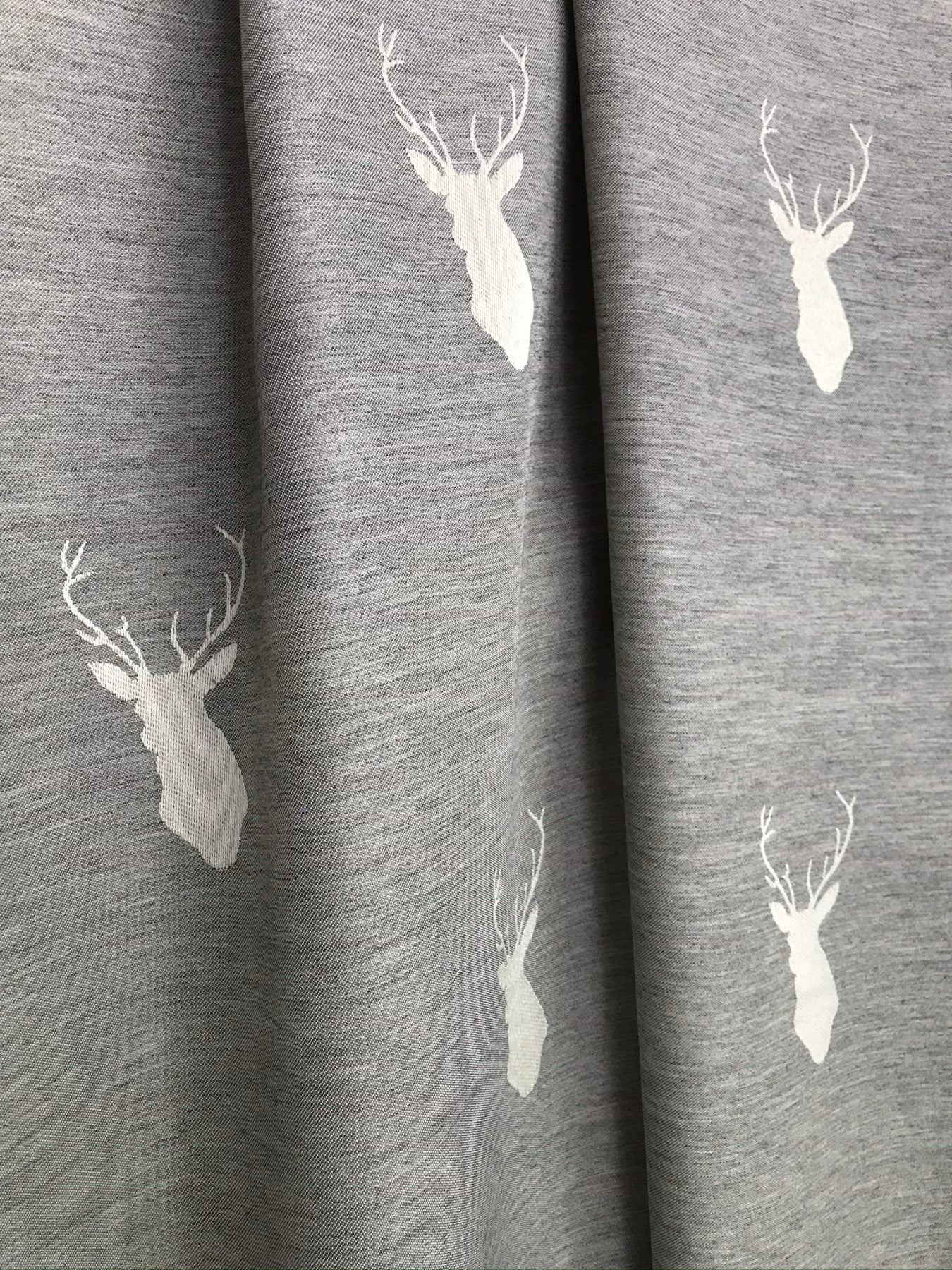Tende Tendaggi su misura con cervi, colore grigio, stile tirolese montagna alpino - Gaidra HOME