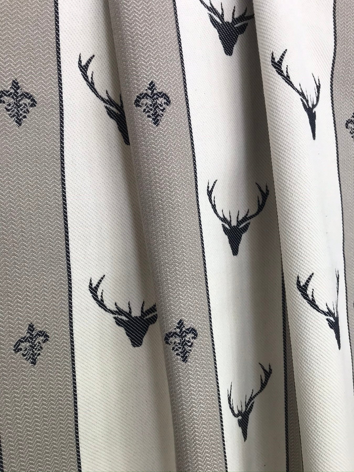 Tenda su misura online, in 100% cotone, stile tirolese montagna, fatasia cervi, "pasciantadú" - Gaidra HOME