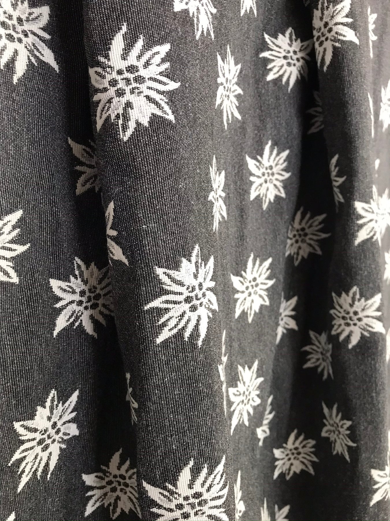 Tenda su misura tirolese country montagna, stelle alpine doubleface, grigio, coprente - Gaidra HOME