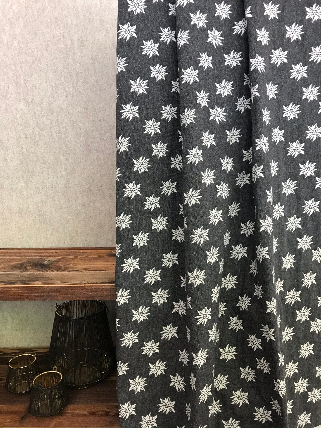 Tenda su misura tirolese country montagna, stelle alpine doubleface, grigio, coprente - Gaidra HOME