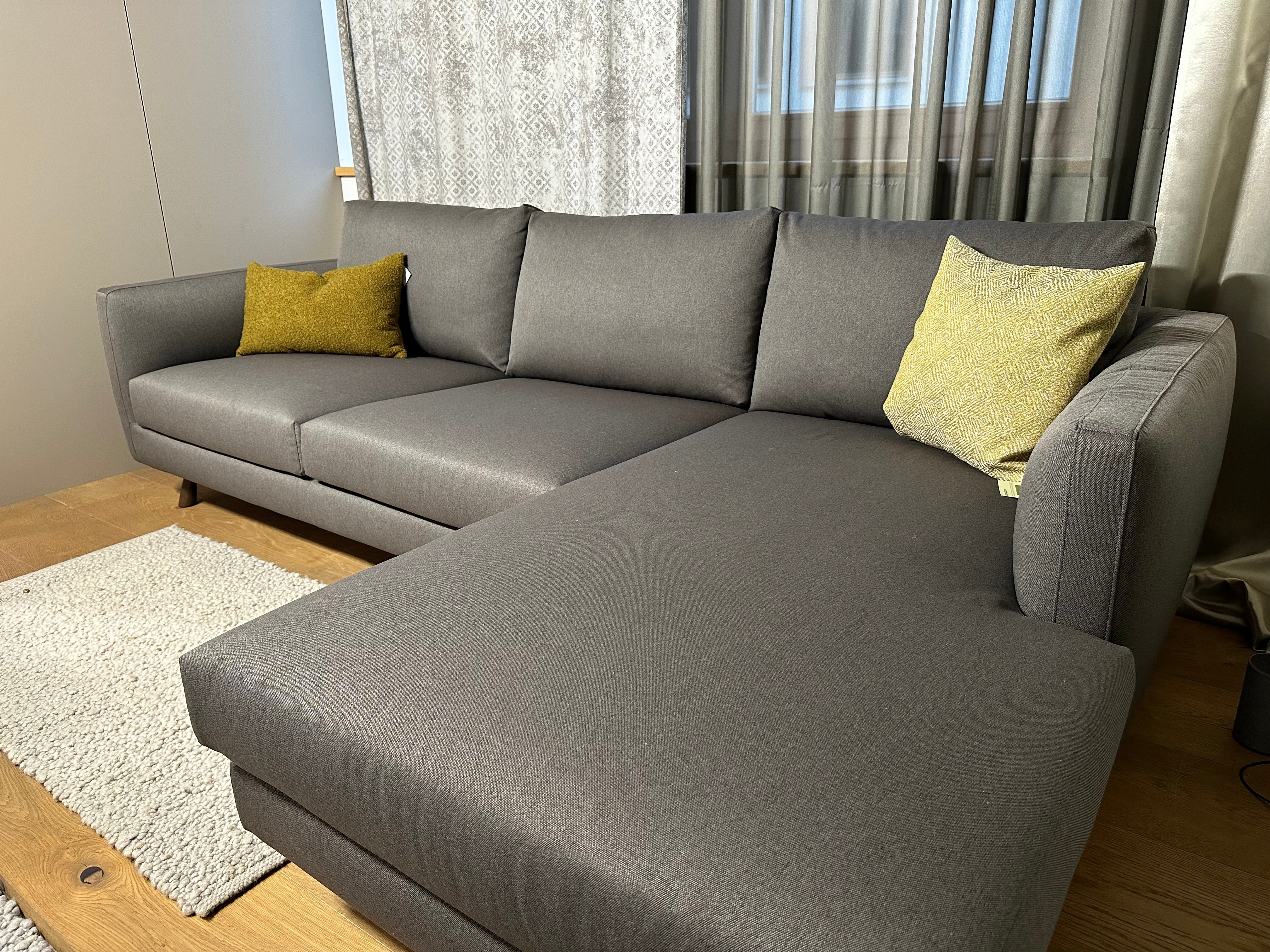 Divano ad L Conrad in PRONTA CONSEGNA - Eleganza minimal, comfort avvolgente e design raffinato - Gaidra HOME