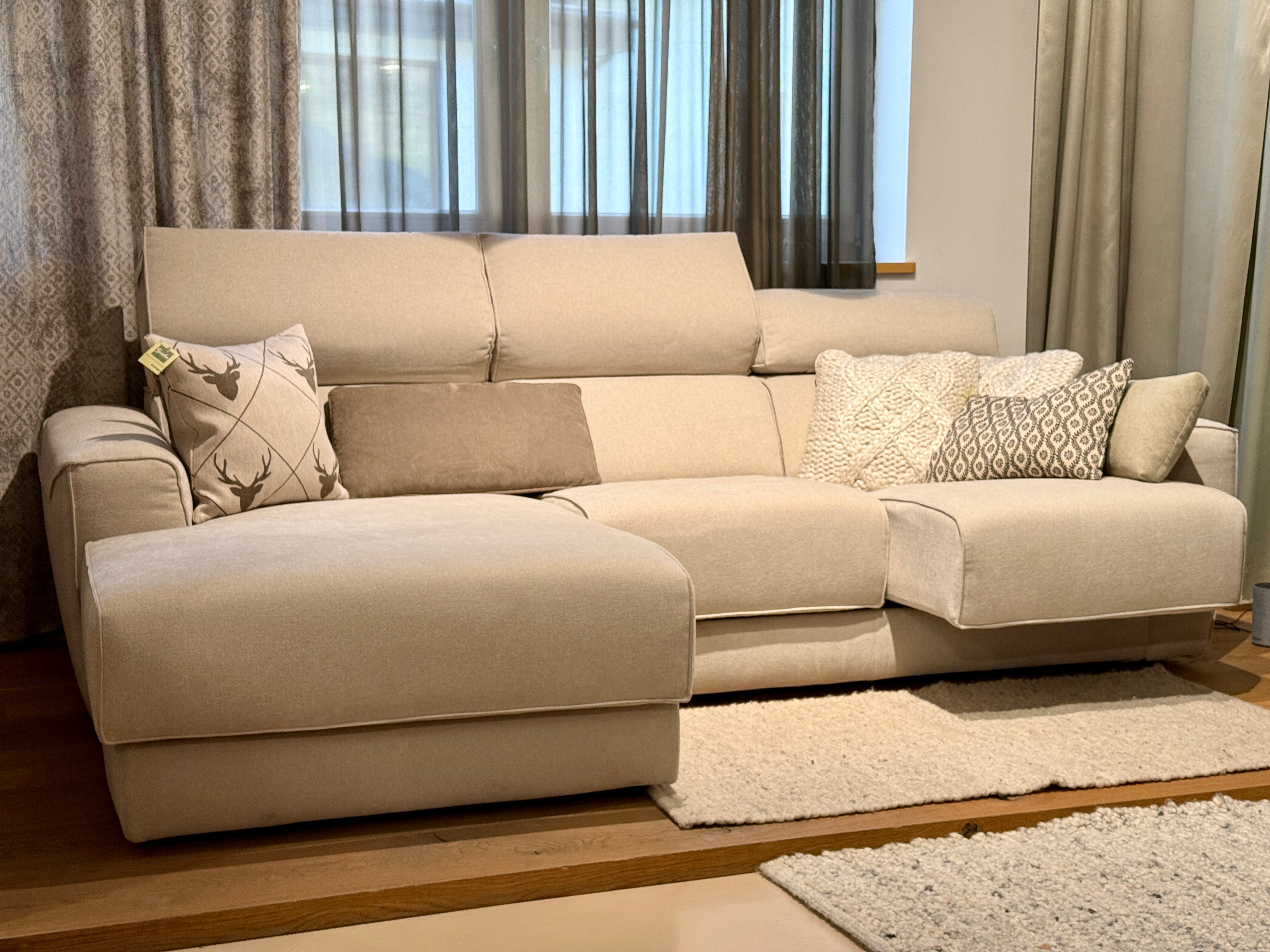 Divano WINSTON, Chaise Longue Maxi, Seduta Estraibile e Poggiatesta Regolabile, in PRONTA CONSEGNA - Gaidra HOME