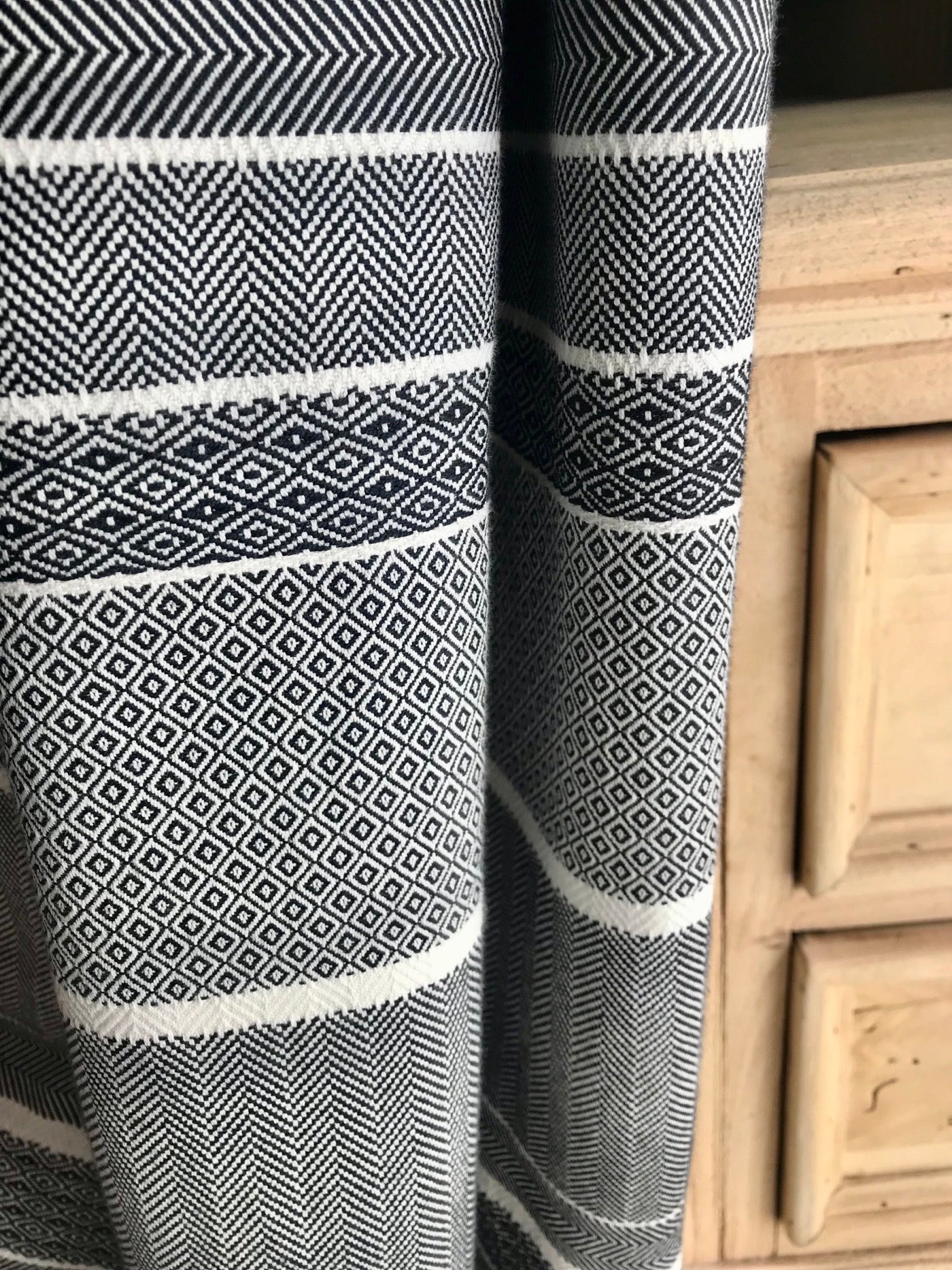 Tende Tendaggi su misura, rigato geometrico, stile montagna chalet, 100% cotone, fantasia jacquard, "striades" - Gaidra HOME