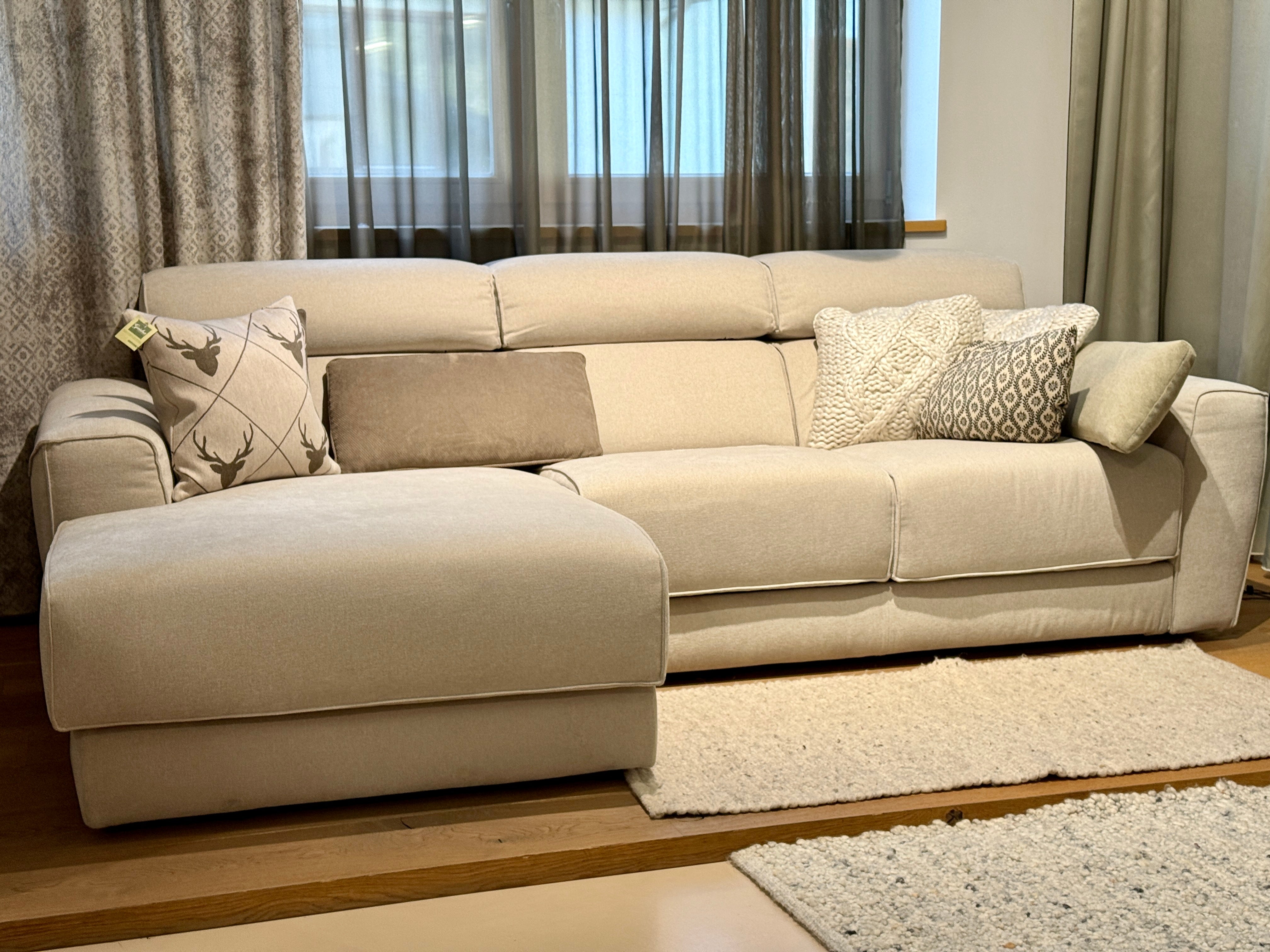Divano WINSTON, Chaise Longue Maxi, Seduta Estraibile e Poggiatesta Regolabile, in PRONTA CONSEGNA - Gaidra HOME