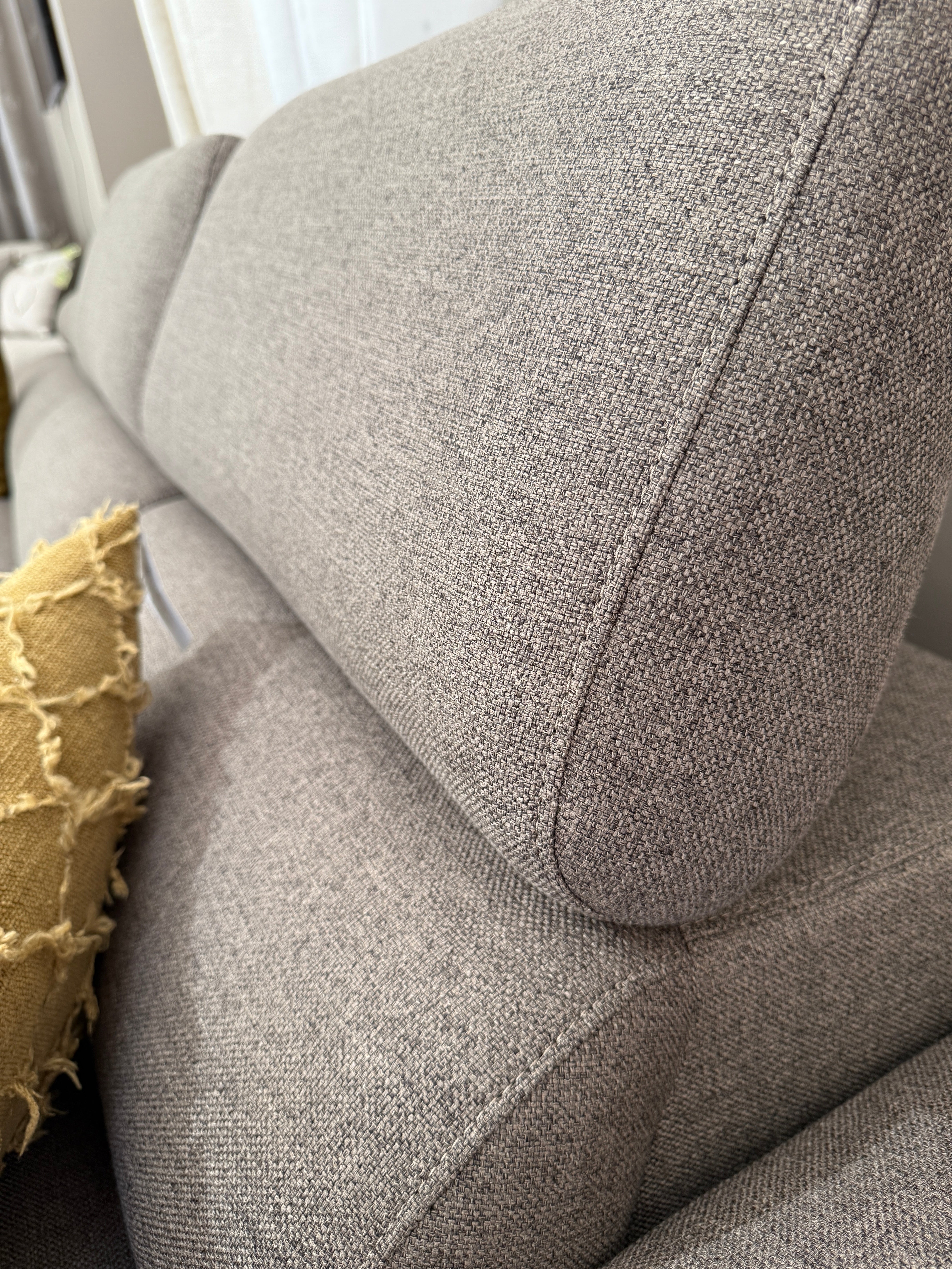 Divano Letto Angolare reversibile Moderno in Tessuto Tortora con Meccanismo Estraibile e Poggiatesta Regolabili - Gaidra HOME