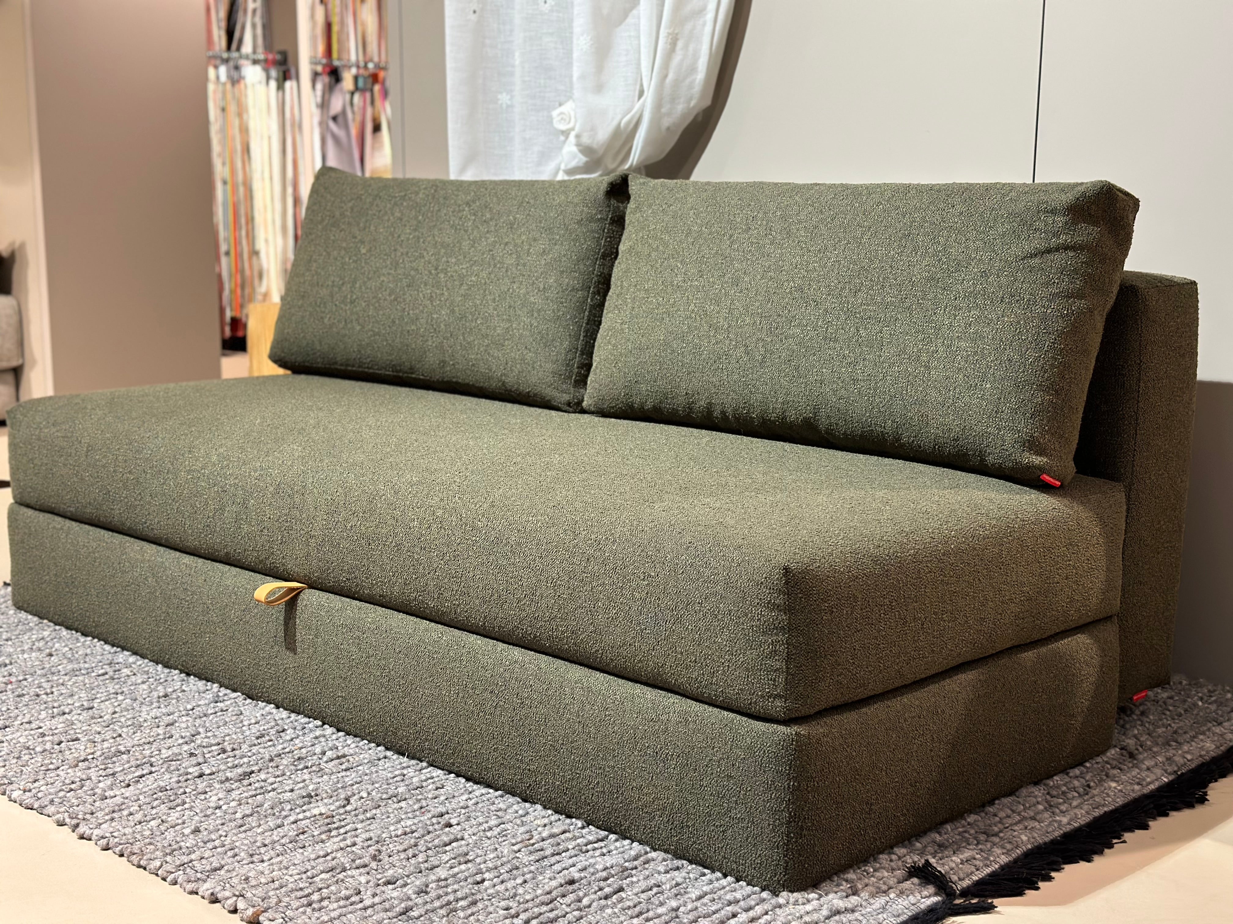 Divano letto in PRONTA CONSEGNA, design nordico, rivestimento tessuto color verde, 200 cm, OSVALD - Gaidra HOME