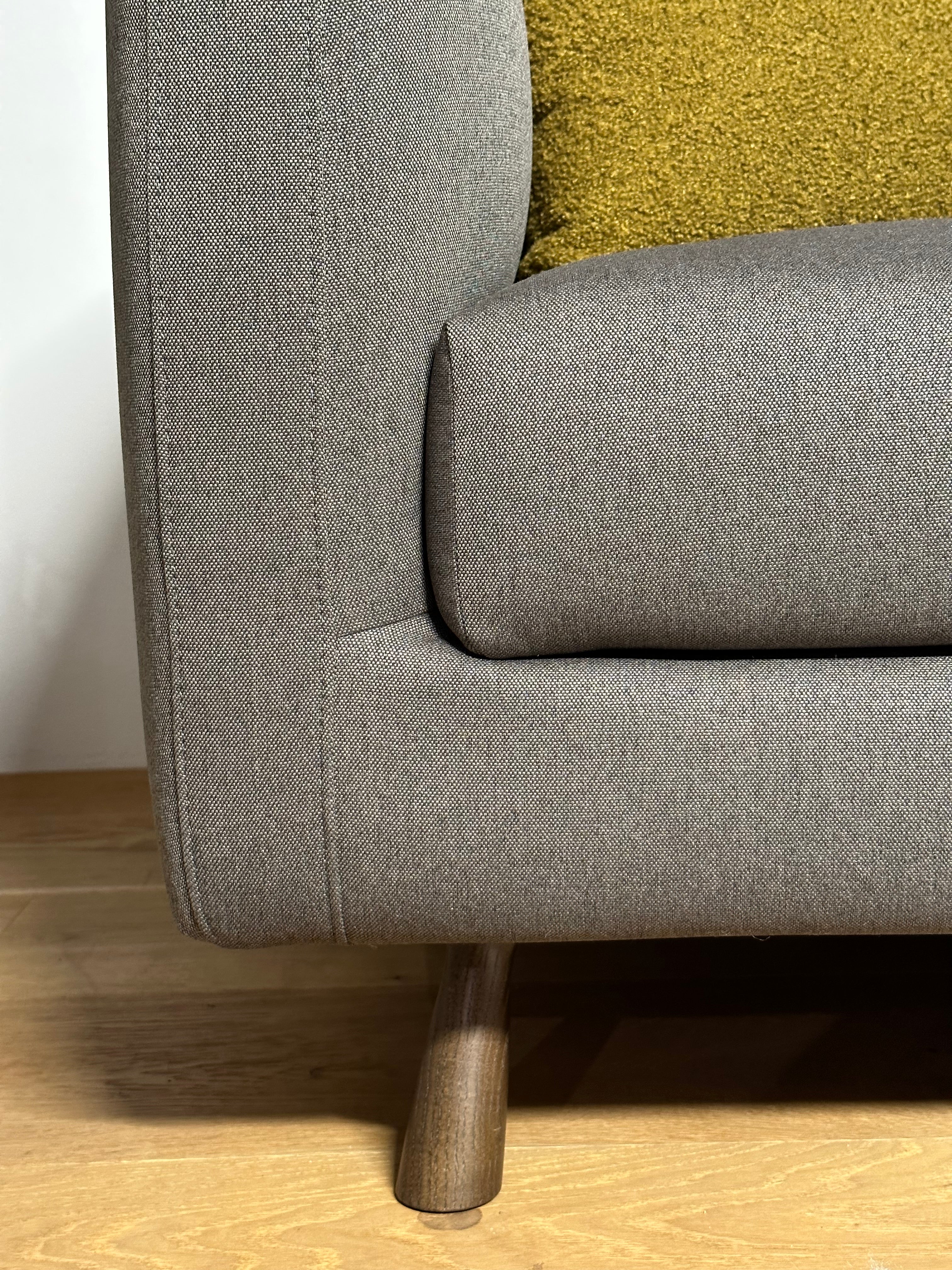 Divano ad L Conrad in PRONTA CONSEGNA - Eleganza minimal, comfort avvolgente e design raffinato - Gaidra HOME