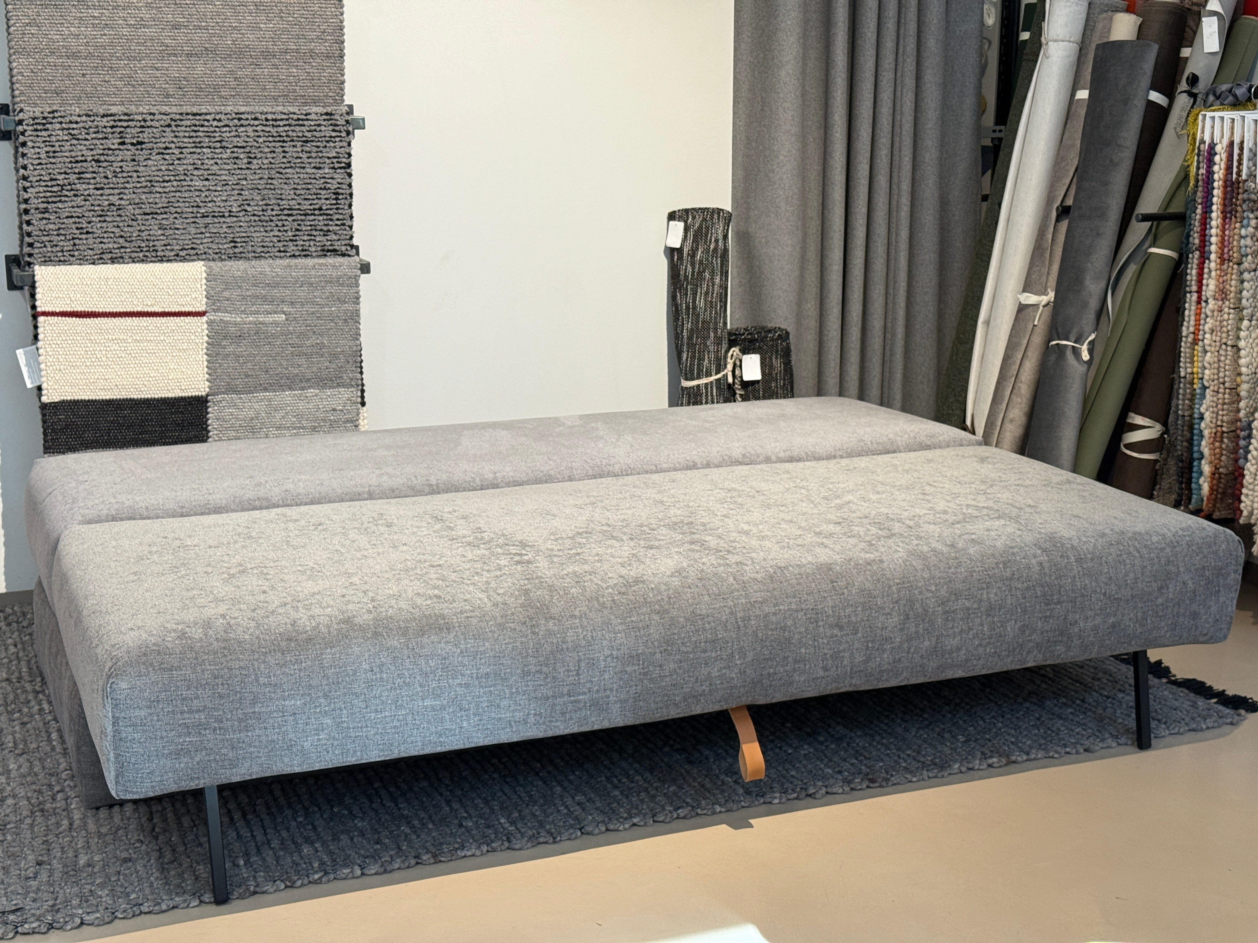 Divano letto in PRONTA CONSEGNA, design nordico, rivestimento tessuto color verde, 200 cm, OSVALD - Gaidra HOME