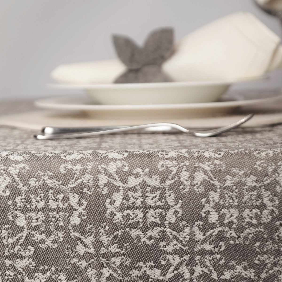 Tovaglia Misto Lino, tessuto jacquard, Fantasia “Ornament” - Gaidra HOME