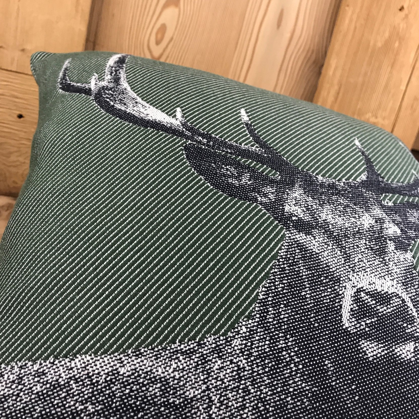 "Testa cervo" federa cuscino in 100% cotone, 40 x 40 cm, colore verde / nero - Gaidra HOME