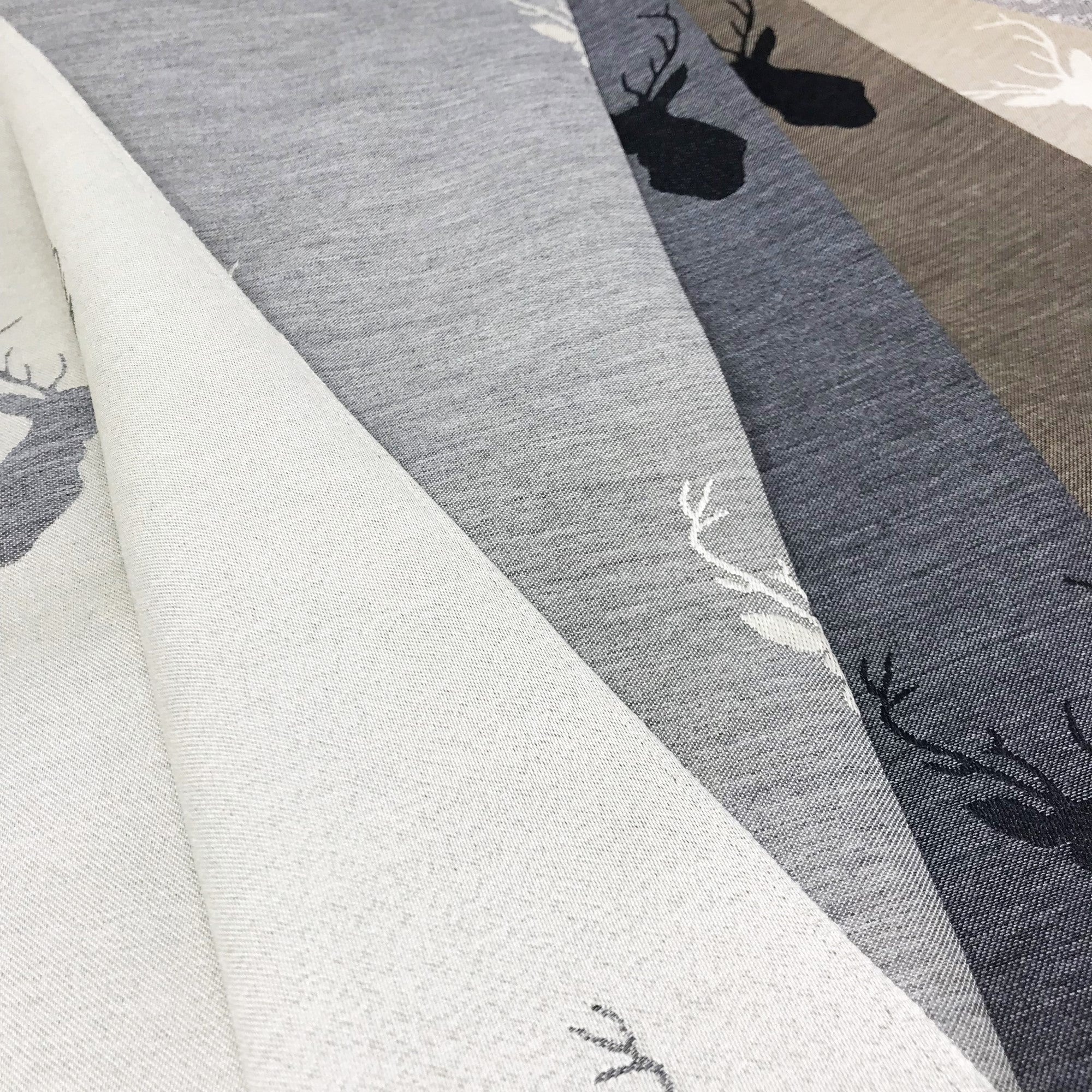 Tende Tendaggi su misura con cervi, colore grigio, stile tirolese montagna alpino - Gaidra HOME