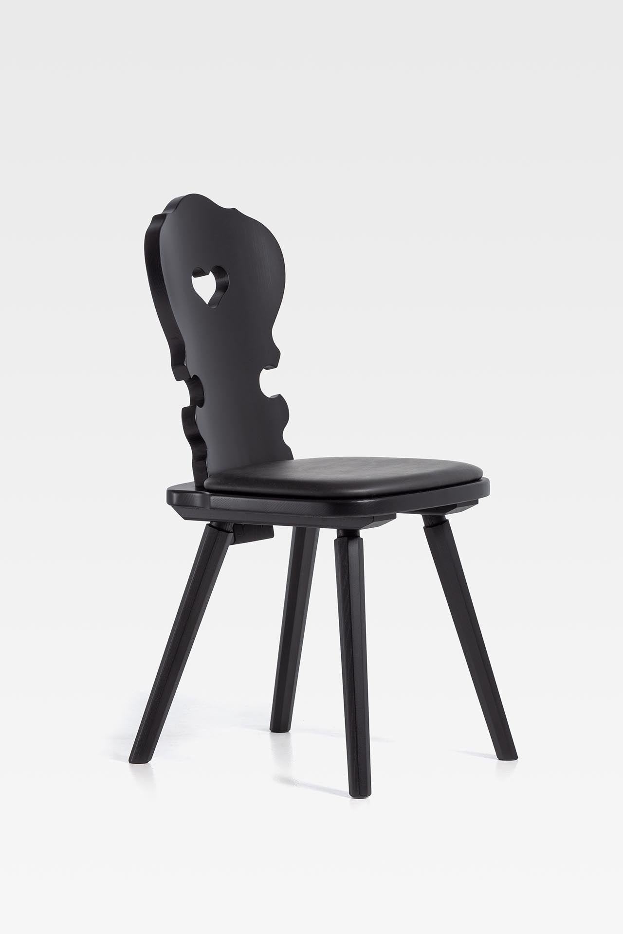 Sedia tirolese con cuore in abete nero VIENNA Sipa, stile Chalet montagna - Gaidra HOME