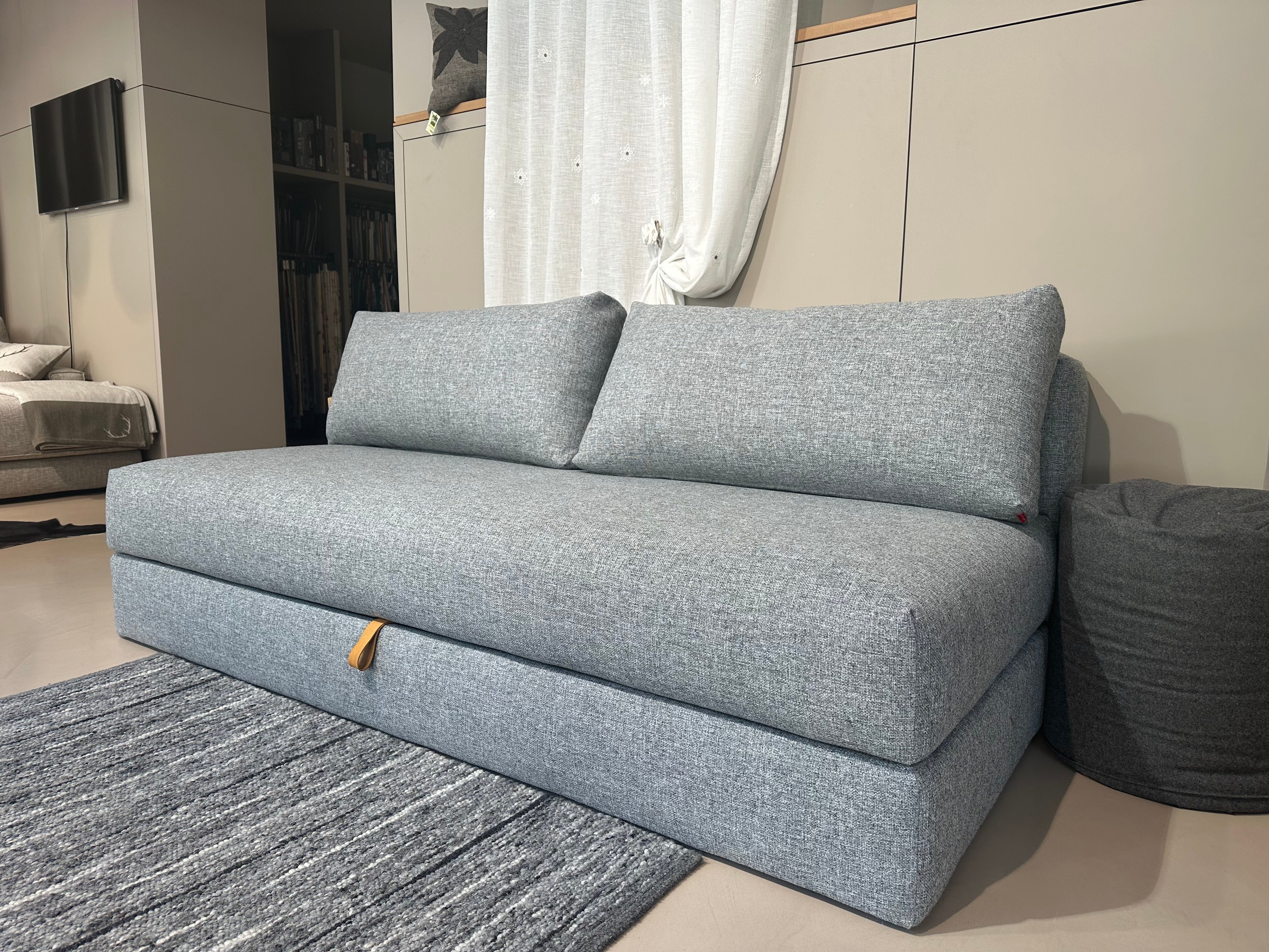 Divano letto in PRONTA CONSEGNA, design nordico, rivestimento tessuto color grigio, 200 cm, OSVALD - Gaidra HOME